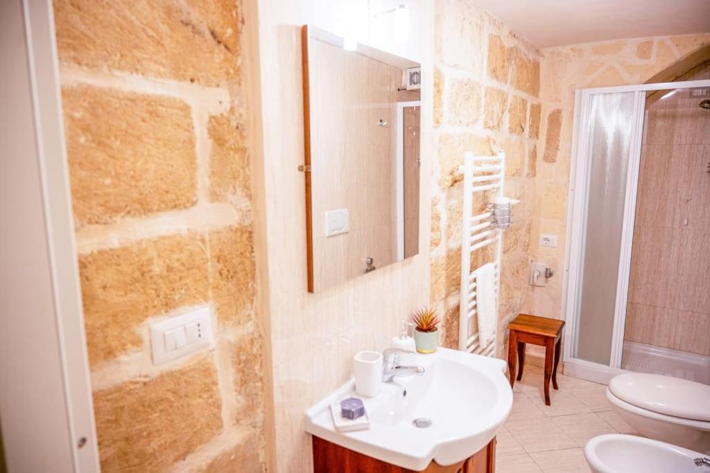 Borgo Antico-Centro Storico Casa Ventosa Apartment Oria  Luaran gambar